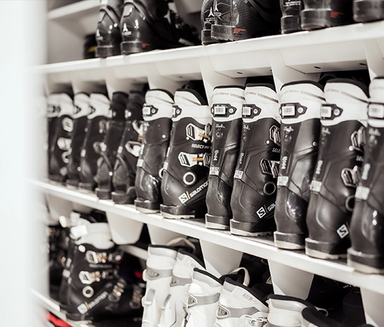 réservation en ligne du matériel de ski, focus sur les chaussures de ski