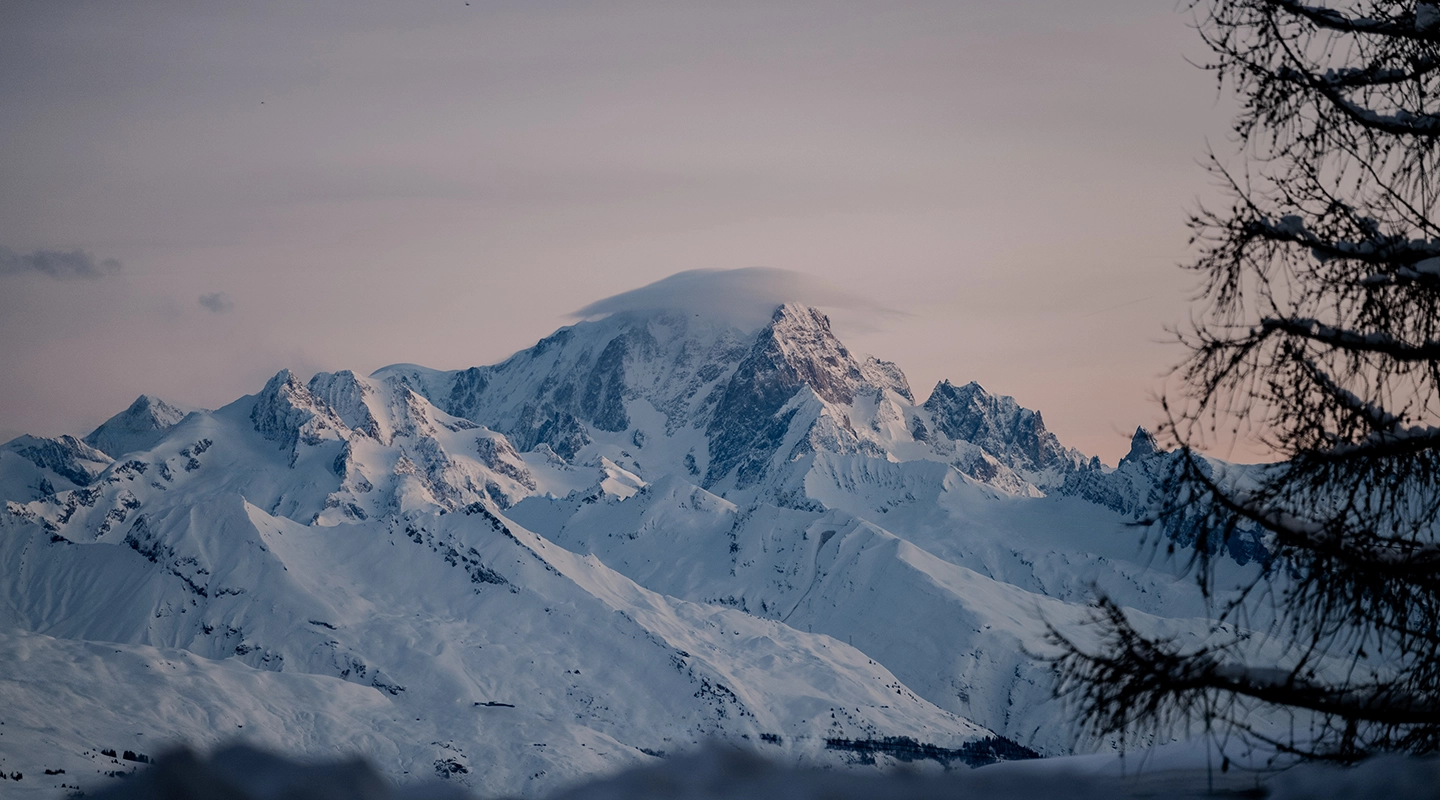 Mont-Blanc depuis la plagne au levée du soleil