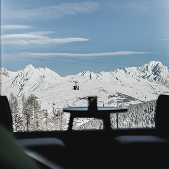 Vue du bar avec montagnes Araucaria Hôtel & Spa