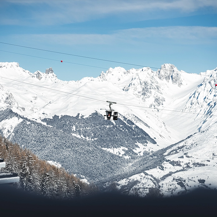 Montagne sous la neige à la plagne 