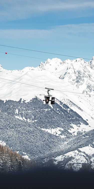 Montagne sous la neige à la plagne