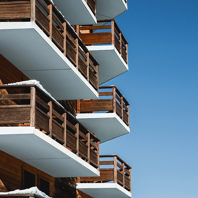 Façade, balcon Araucaria Hôtel & Spa à la plagne 