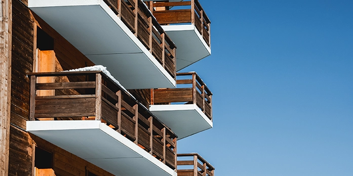 Façade, balcon Araucaria Hôtel & Spa à la plagne 