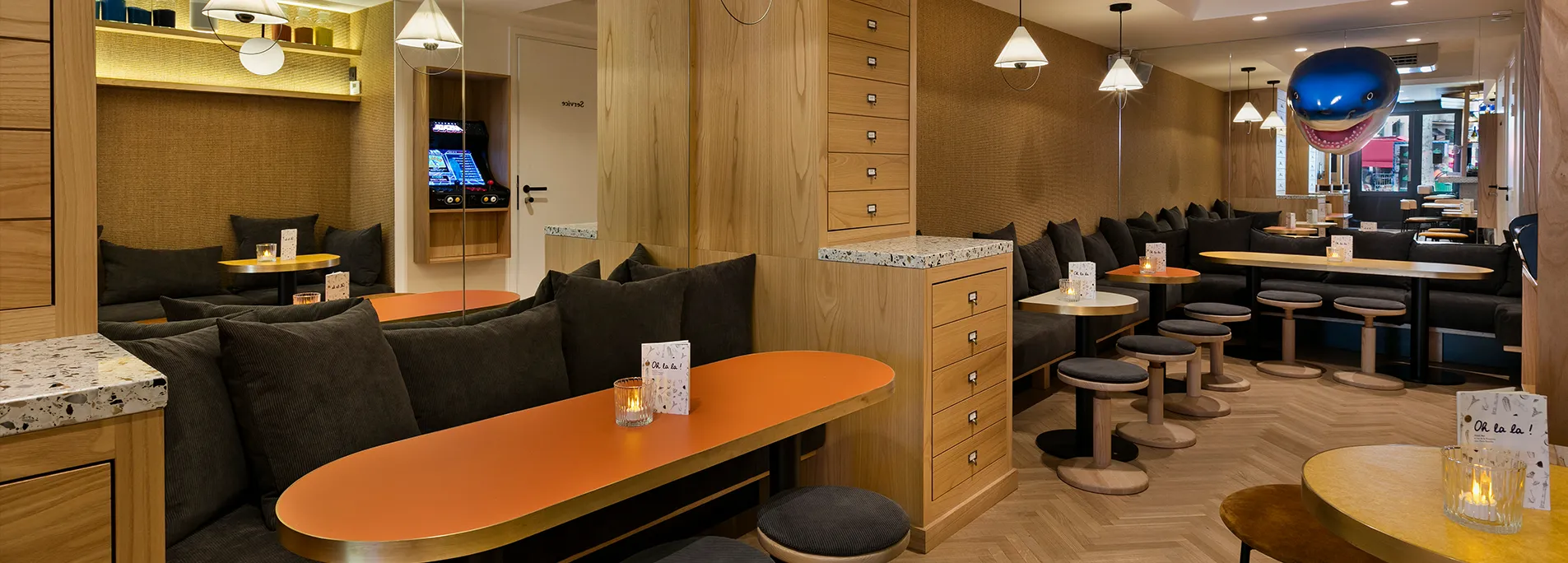 Indoor room of the Oh la la bar in Paris