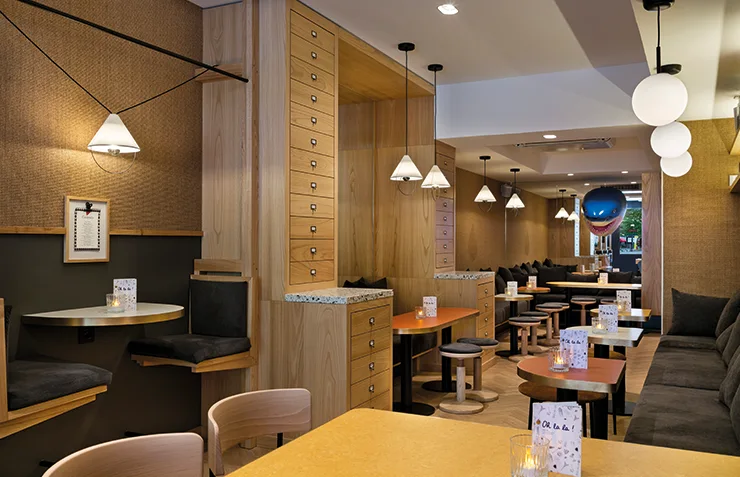 Accès et bar de l'hôtel Oh la la à Paris