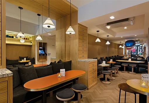 Bar de l'hôtel oh la la à Paris place de la Bastille