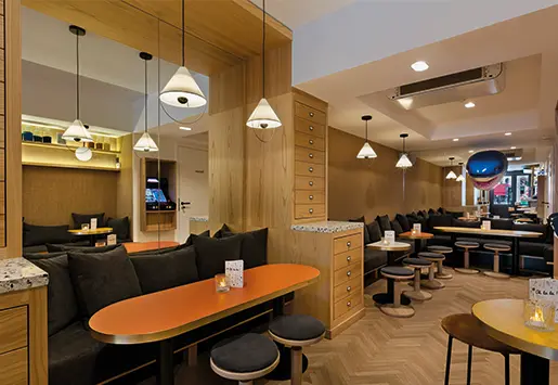 Intérieur de l'hôtel & bar Oh la la à Paris