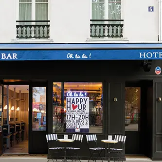 Vue de la façade de l'hôtel et bar Oh la la à Paris dans le 11ème arrondissement