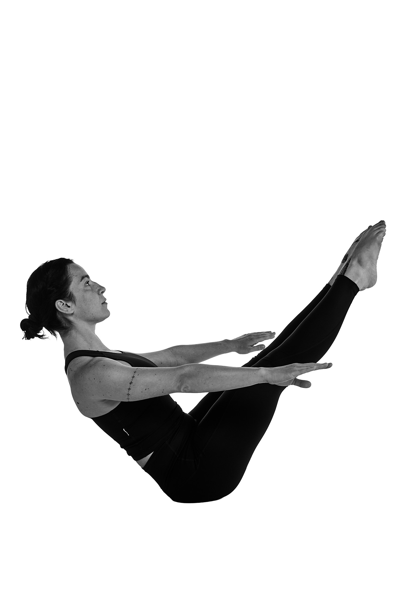 Mujer practicando posición de pilates