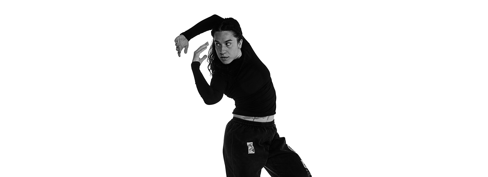 Chica bailando, fotografía de estudio, danza urbana