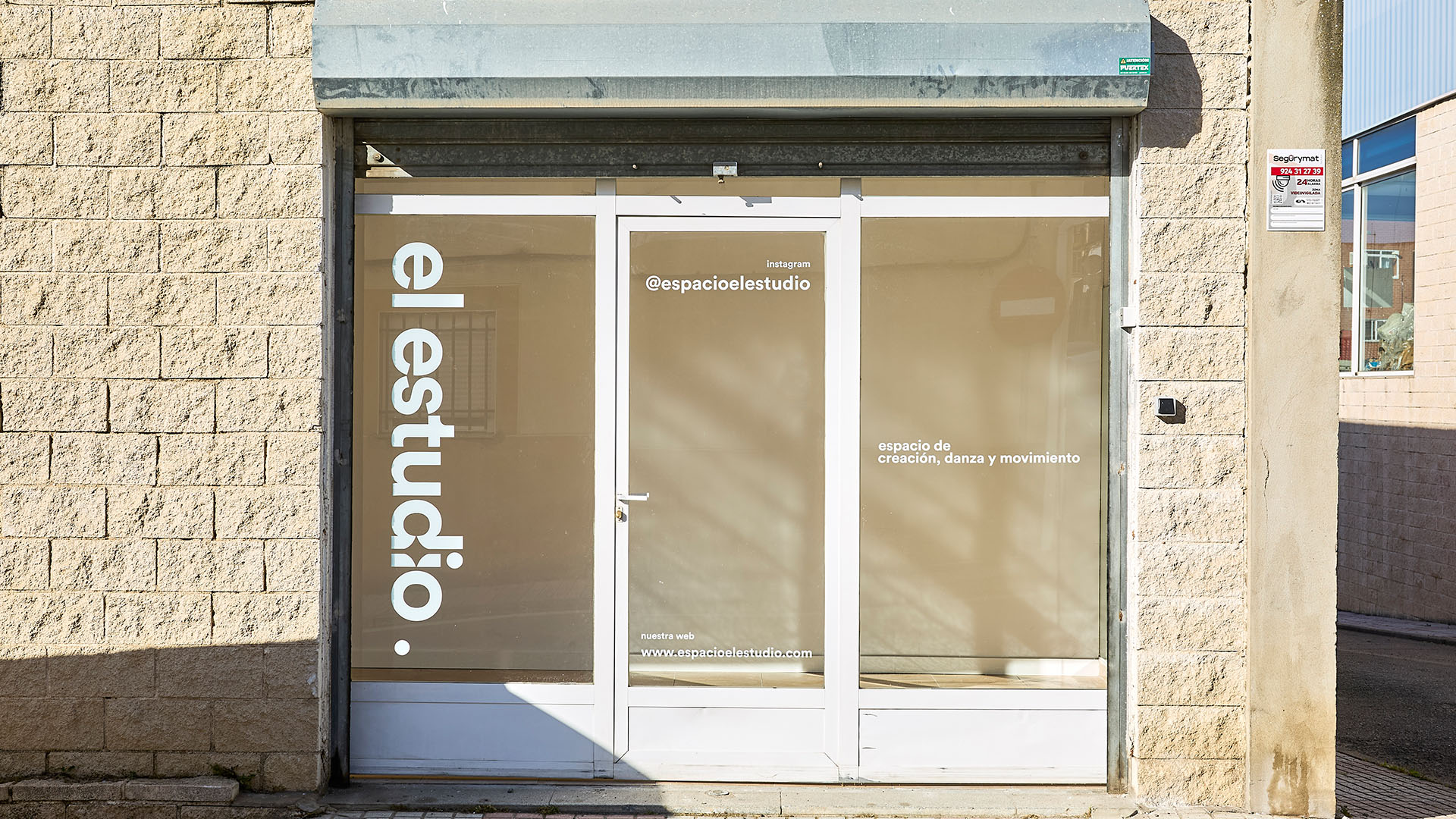 puerta de entrada de 'el estudio' espacio de creación, danza y movimiento