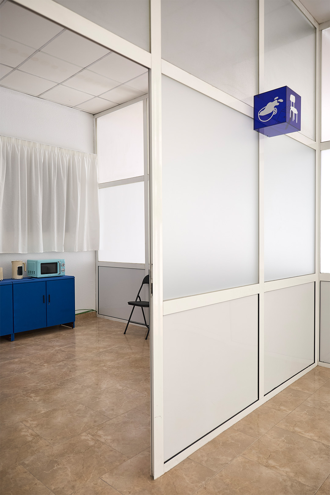 detalle de sala de descanso en el estudio de creación, danza y movimiento