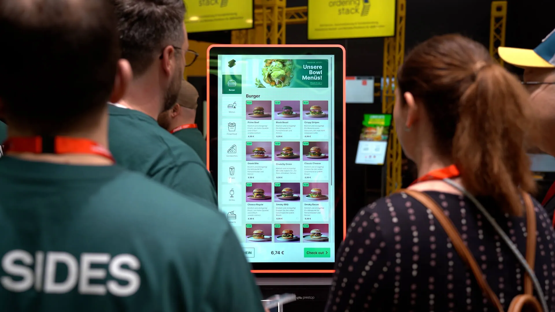 Rechne jetzt aus, wie du Personalkosten sparst mit einem Self-Order-Terminal
