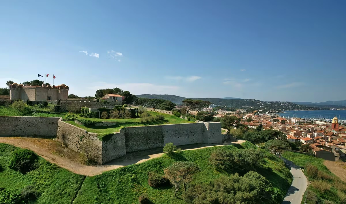 Вид на залив с Citadelle в Saint-Tropez