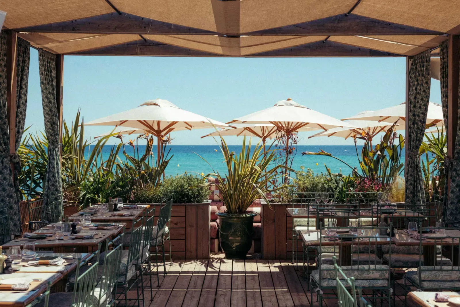 Cybele, il beach club dell’hotel Kube Saint-Tropez a Pampelonne