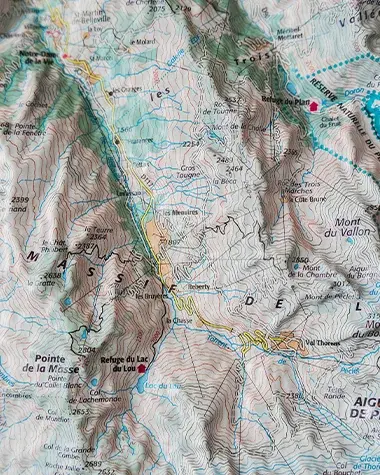 Map view of Les Menuires showing the mountainous terrain, trails and tourist facilities