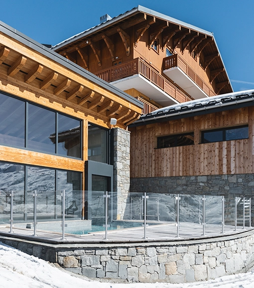 Facade of Hotel Ours Blanc Les Menuires