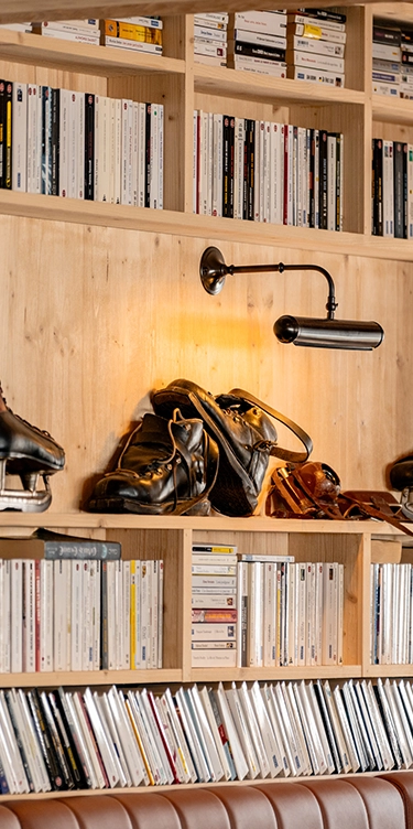 Library at the Ours Blanc Hotel & Spa Aux Menuires