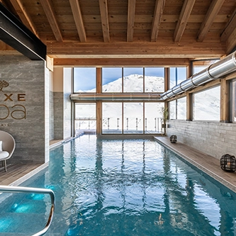 Spa Ours Blanc vue sur les montagnes
