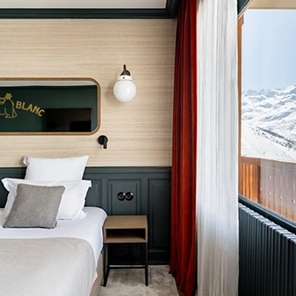 Chambre lit et fenêtre