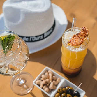 Cocktails et chapeau