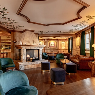 Espace bar avec cheminée