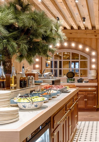 Buffet dinner at the Ours Blanc in Les Menuires