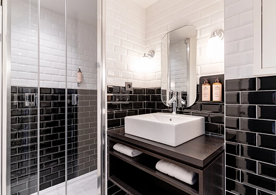 Connecting room for 4 people at L'Ours Blanc shower room