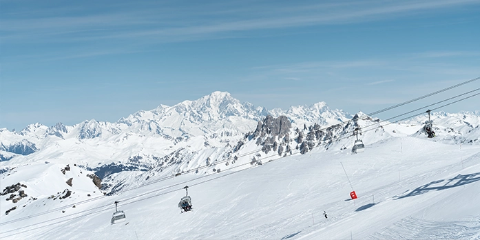 Télésiège dans la station des Menuires