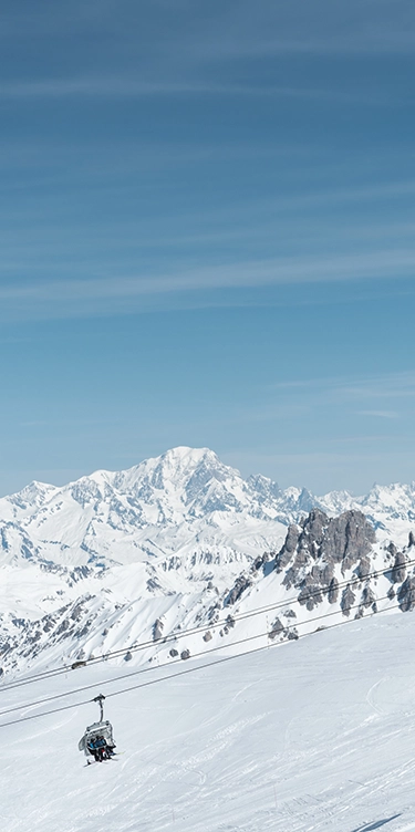 Télésiège dans la station des Menuires