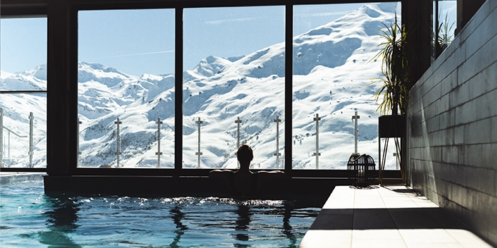 spa NUXE de l'Ours Blanc face au massif de la Masse