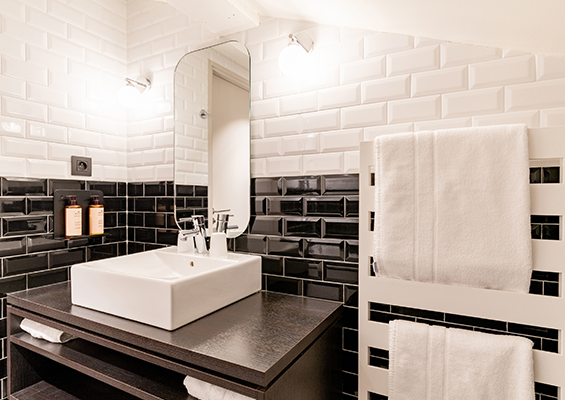 Attic room at L'Ours Blanc bathroom