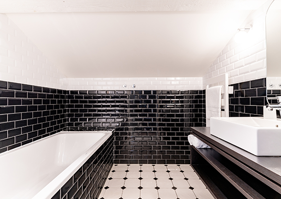 Attic room at L'Ours Blanc bathroom bath