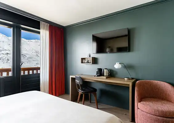 Classic room Pointe de la Masse view office Ours Blanc Hotel & Spa