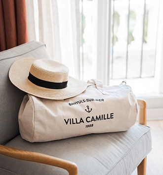 photo de fauteuil dans une chambre hôtel villa camille banyuls sur mer