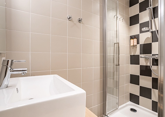 Chambre deluxe salle de douche villa camille banyuls sur mer