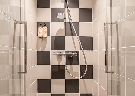 Chambre deluxe salle de douche villa camille banyuls sur mer 2