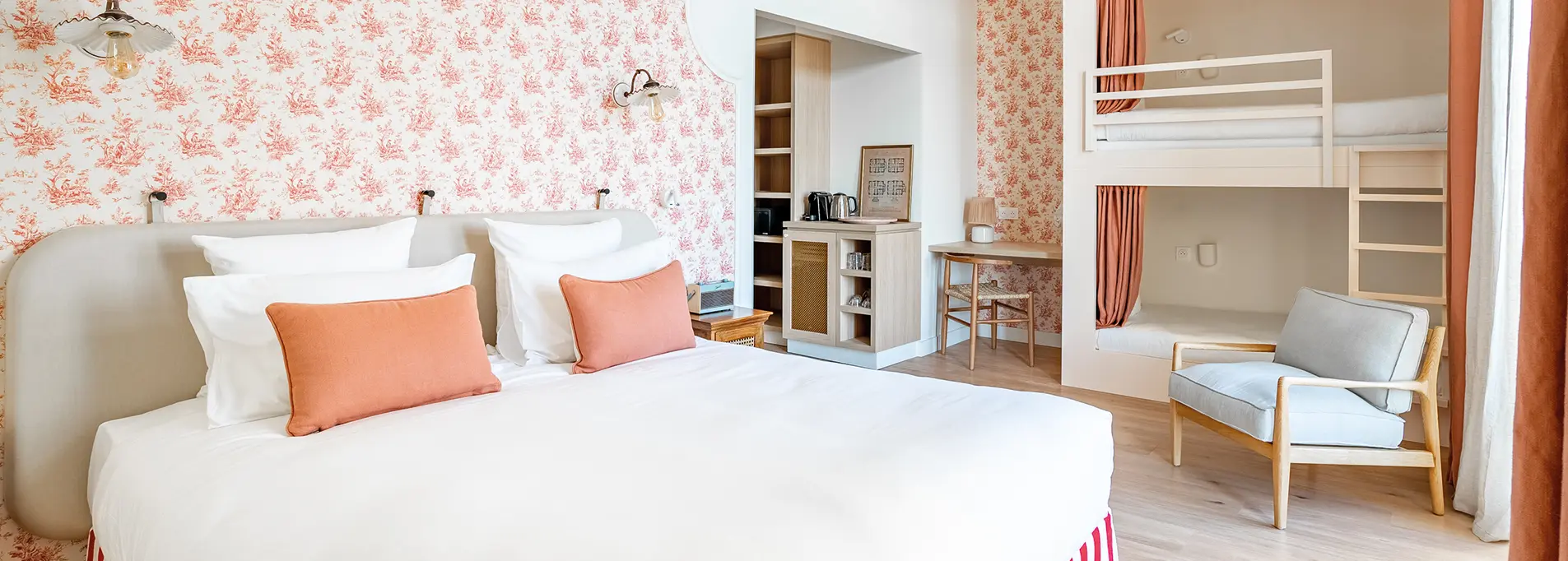 détail de coussin chambre de l'hôtel villa camille banyuls-sur-mer 4 étoiles