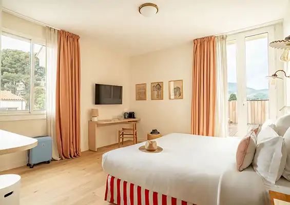 Chambre supérieure villa camille banyuls sur mer télé