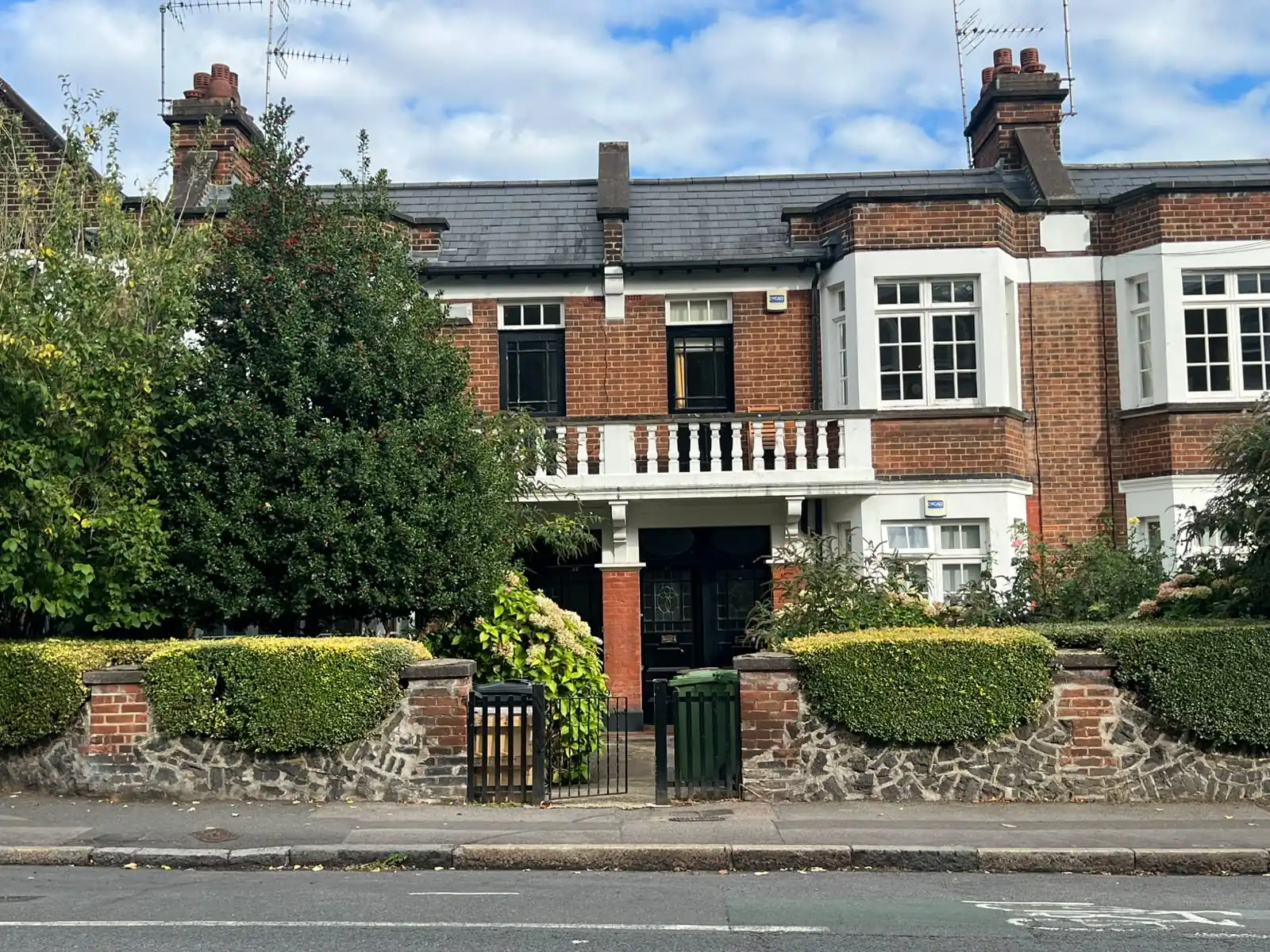 Dentist for Canonbury: red-brick Victorian houses on a leafy street in Canonbury