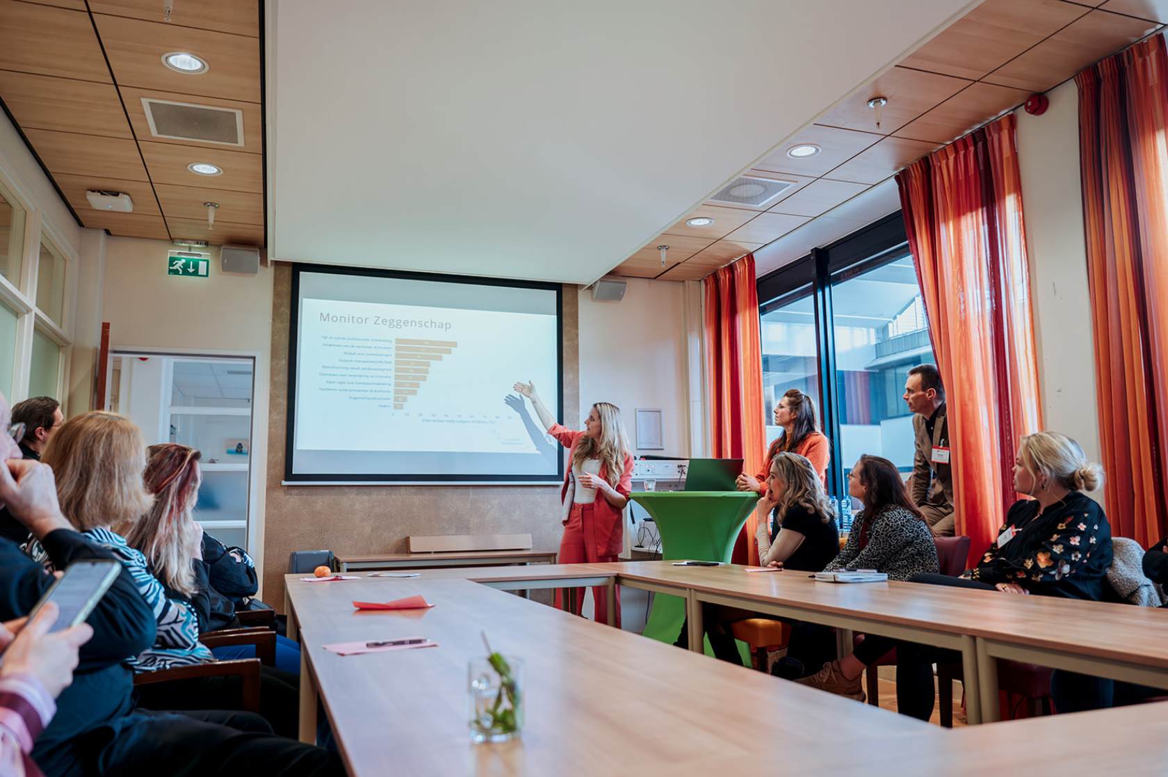 Presentatie tijdens bijeenkomst over zorgontwikkeling