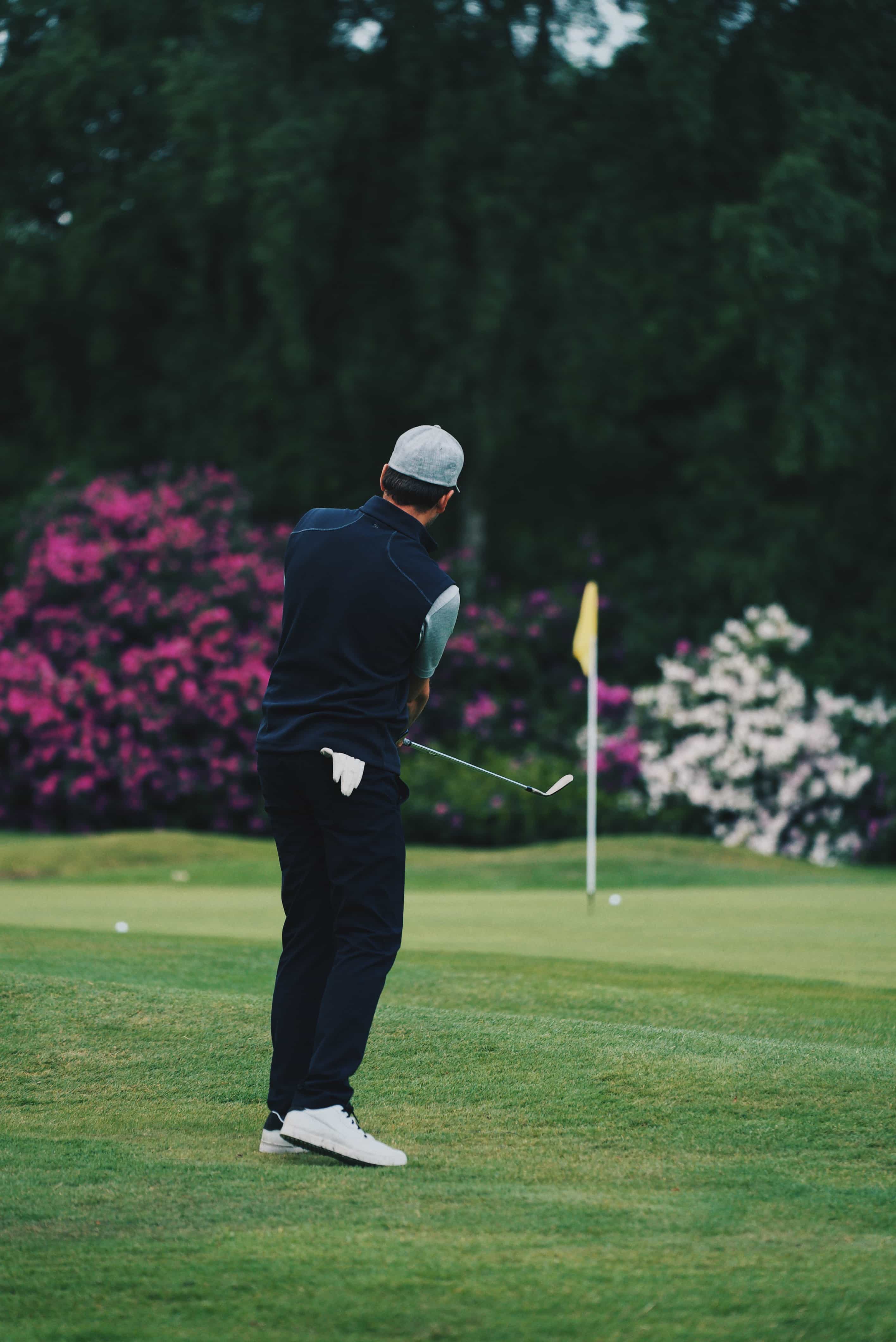Struggling with your chipping? Karl Morris — coach to 6 Major Champions — shares the golf chipping tips that actually work, including the "surf the turf" technique used by tour players.
