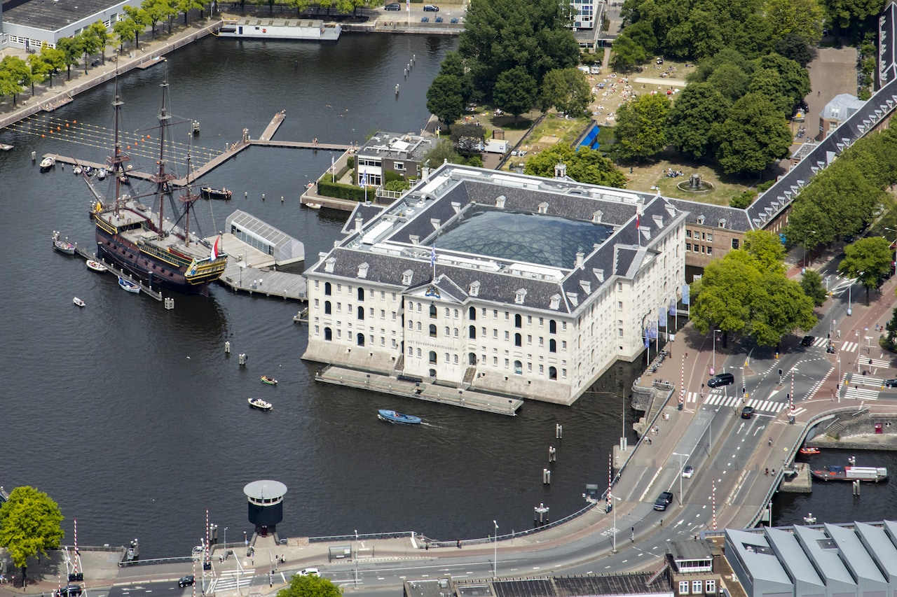 Het Scheepvaartmuseum op het Kattenburgerplein op Kattenburg, een van de Oostelijke Eilanden.