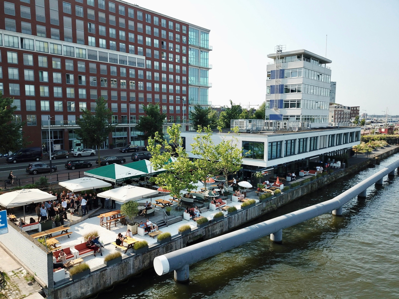 Vooges on the IJ: Modern cafe-restaurant on the waterfront