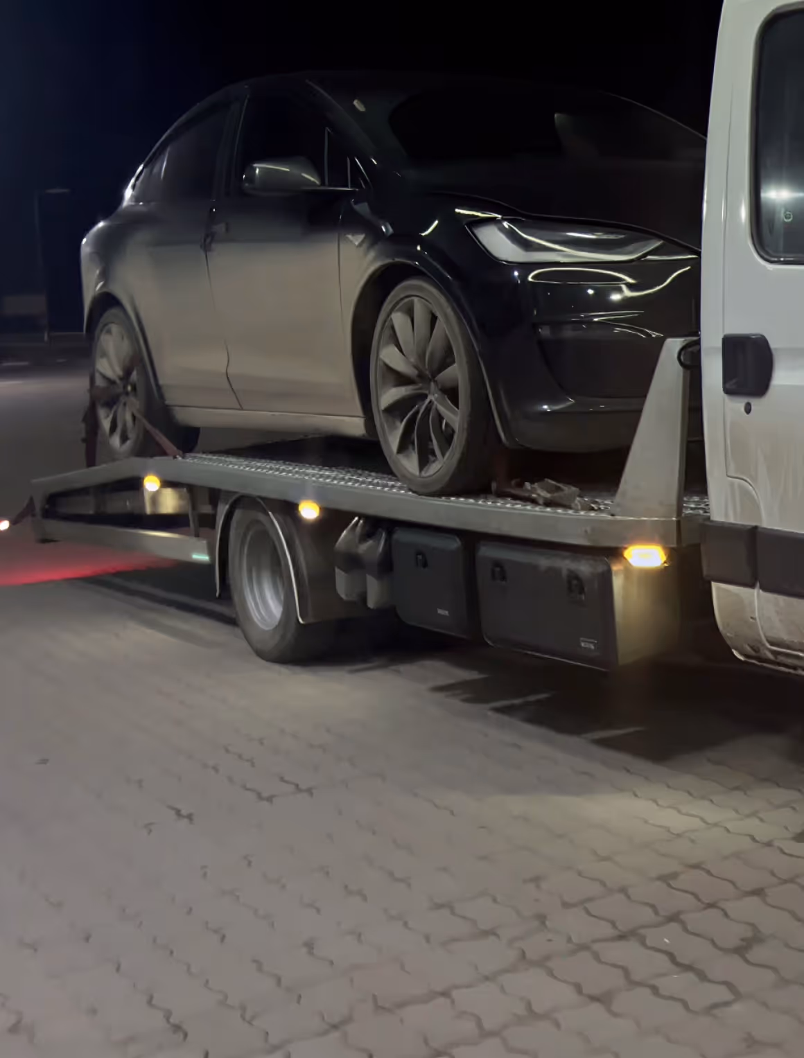 Автомобіль на евакуаторі