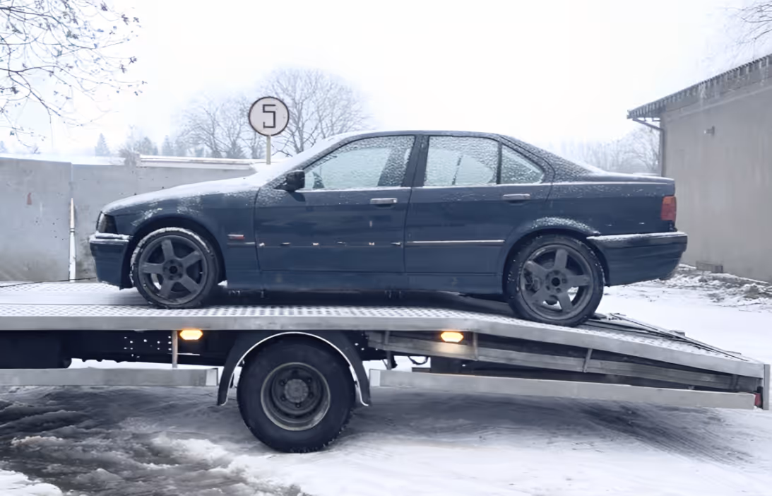 Автомобіль на евакуаторі
