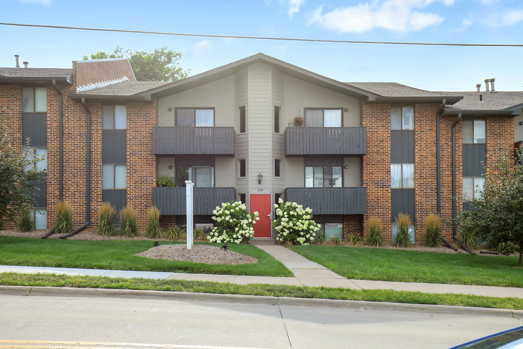 38th Place renovated apartment building in Omaha's Blackstone District