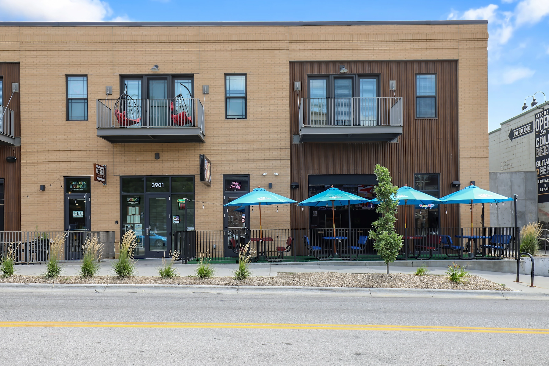 Blackstone Knoll mixed-use development with retail and apartments in Omaha's Blackstone District