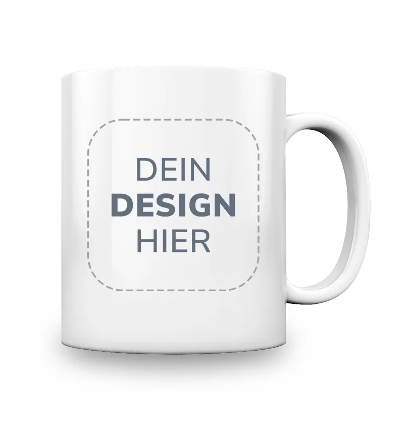 Glänzende Keramiktasse vor weißem Hintergrund