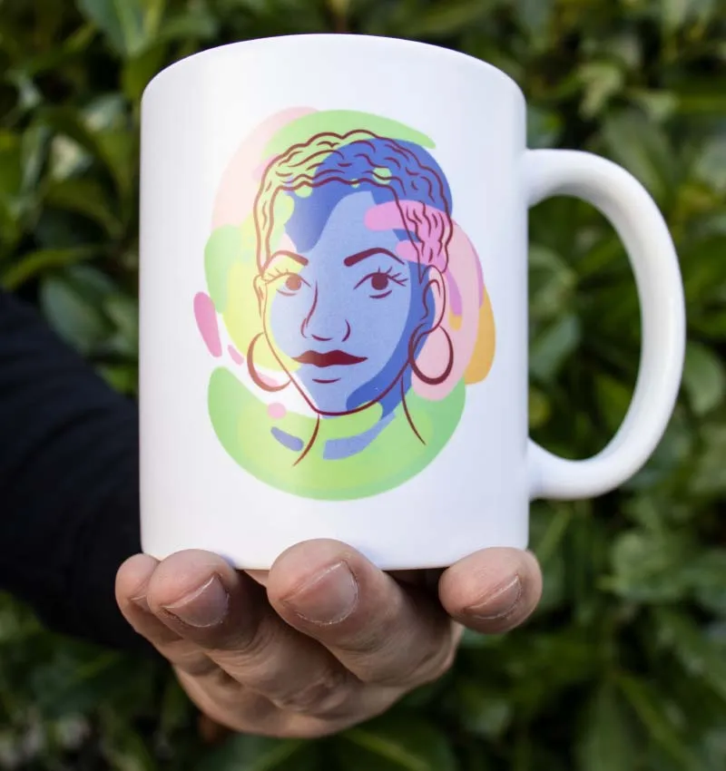 Tasse Glossy – glänzende Keramiktasse mit Seitenansicht